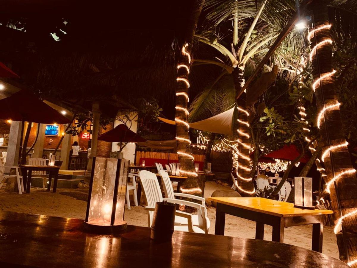 Central Beach Inn Мірісса Екстер'єр фото