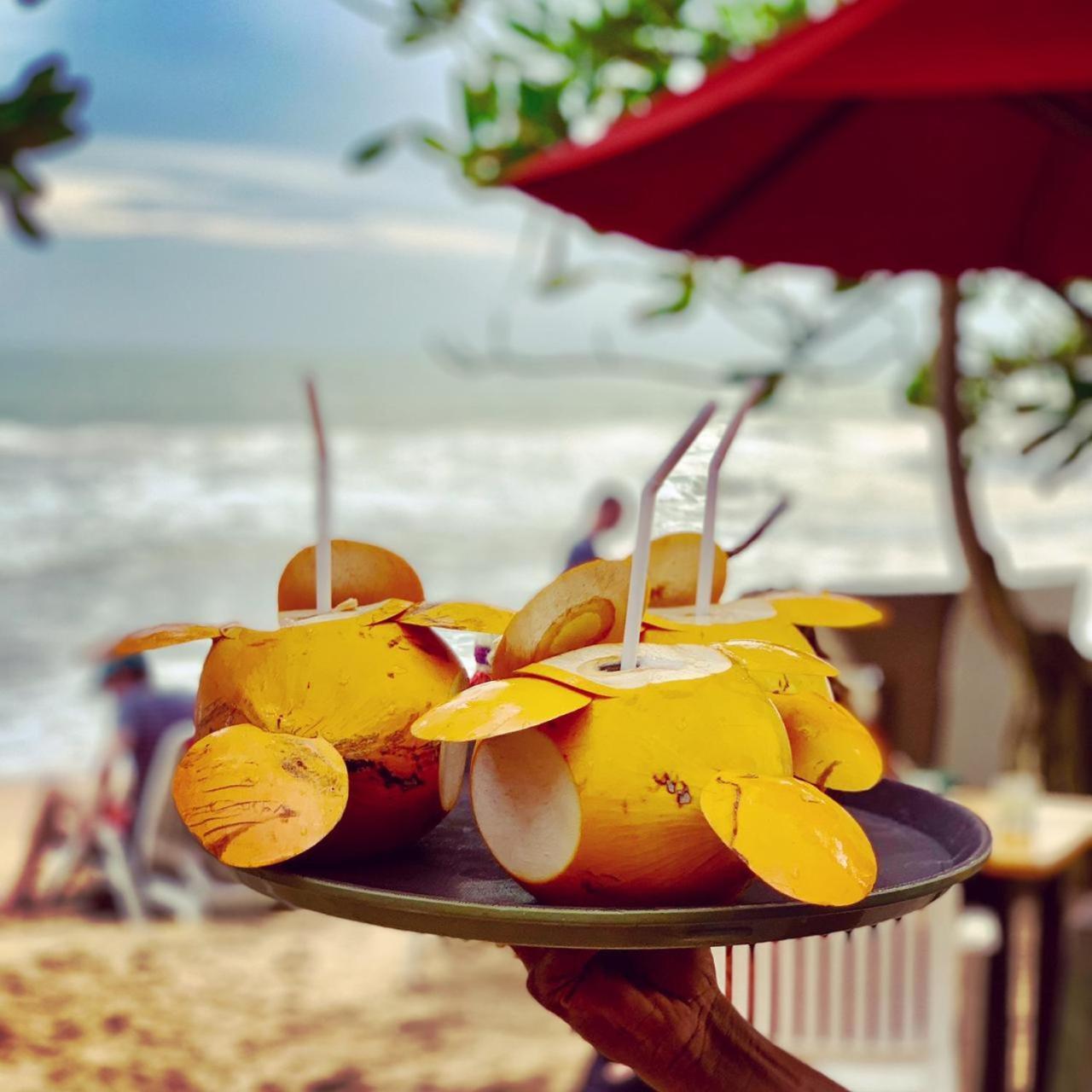 Central Beach Inn Мірісса Екстер'єр фото